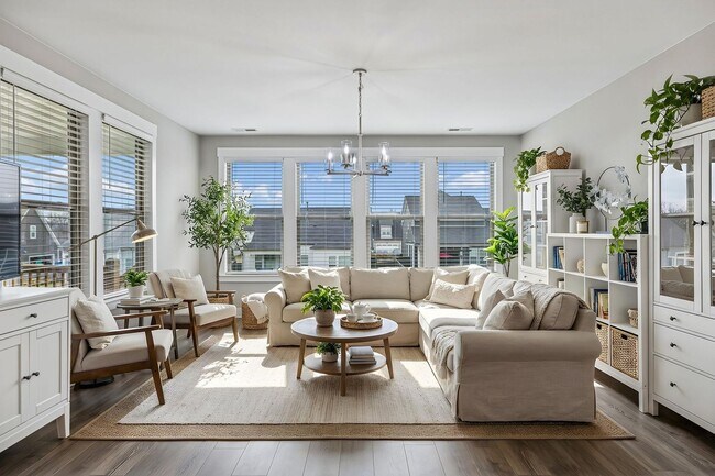 Foto del edificio - Stunning Craftsman-Style Rental Home with Flexible Living Space & Luxury Upgrades!