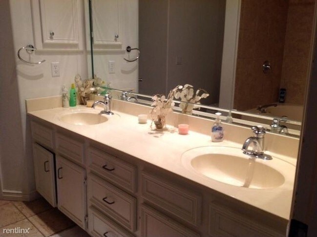 Building Photo - 130 Rio Grande Dr