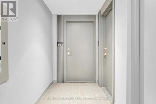 Building Photo - 898 Portage Pkwy