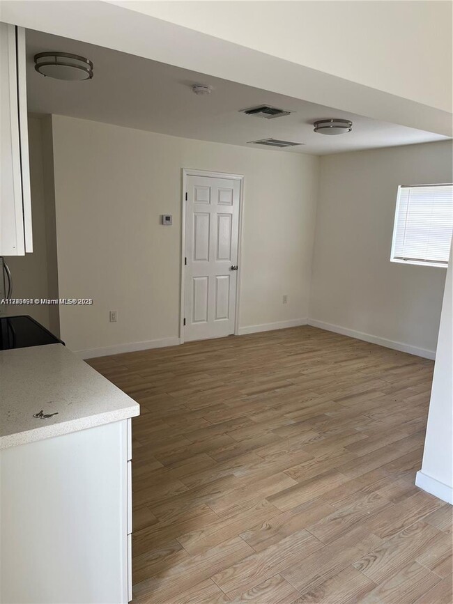 Foto del edificio - 3 bedroom in Hollywood FL 33021