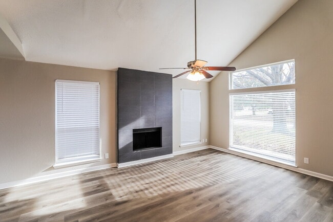 Building Photo - 5320 Rowcrop Dr