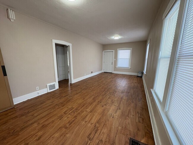 Foto del edificio - Come see this freshly updated 2 Bedroom - 1 Bath house that is ready to be your new home!!