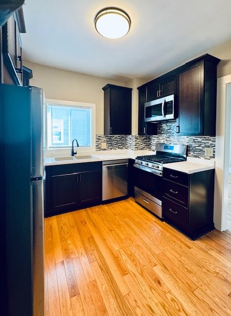 Cocina renovada - 56 Empire Blvd