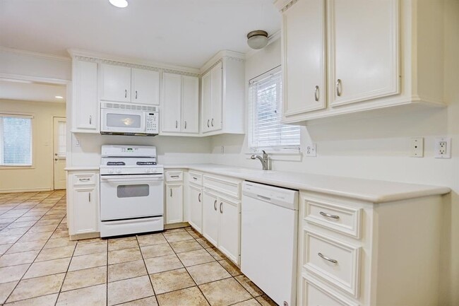 Building Photo - 4671 Merwin St