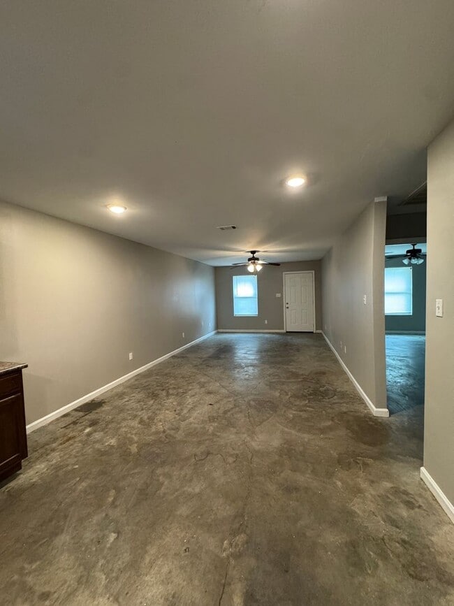 Building Photo - 3/2 Available Now