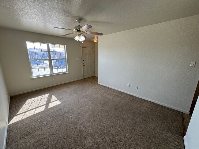 Foto del edificio - 404 Brittney Way