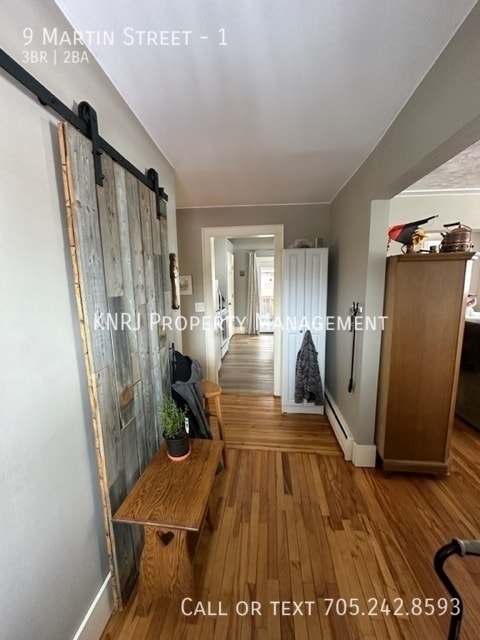 Photo du bâtiment - Beautiful 3 Bedroom Main Floor Apartment