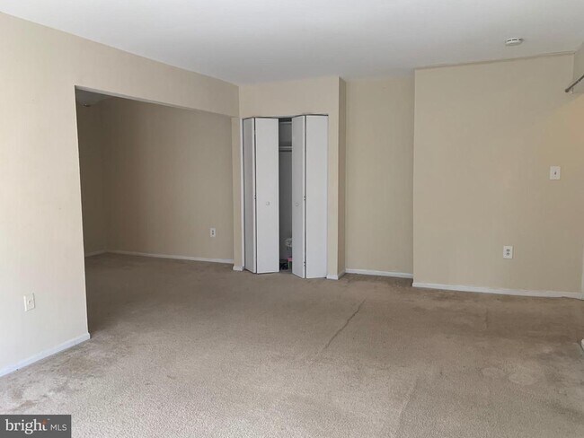 Foto del edificio - 884 College Pkwy