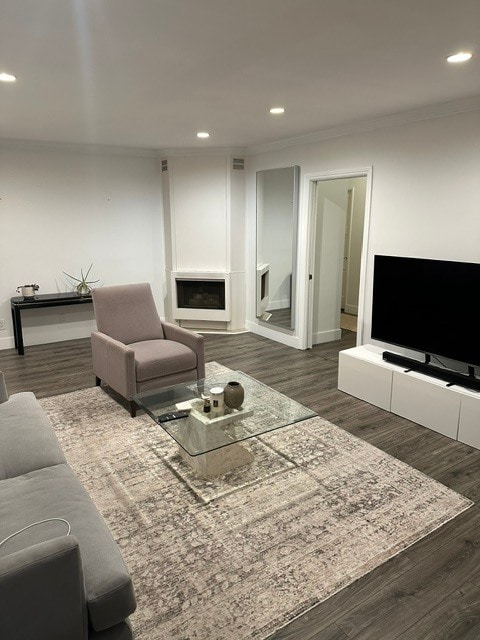 Spacious living room with fireplace - Very Large, bright, top floor 2 & 2, 1,400 Sq.Ft. Apartment