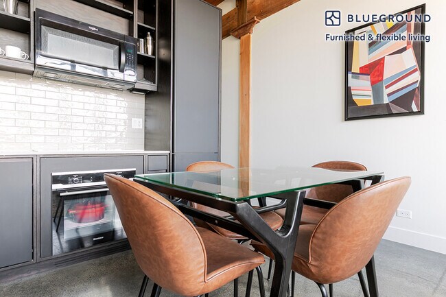 Foto del edificio - 2061 N Southport Ave