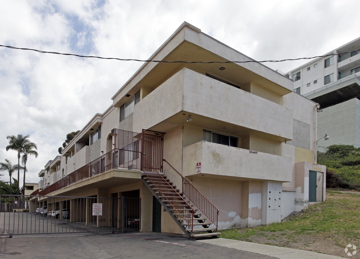 Primary Photo - 5225 Trojan Ave