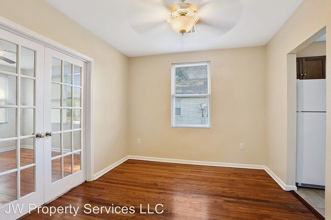 Building Photo - 3875 Pauger St