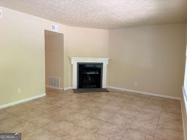 Building Photo - 728 Burnt Creek Dr NW