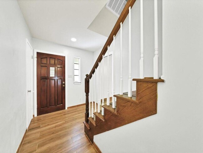 Foto del edificio - 4718 Tilson Ln
