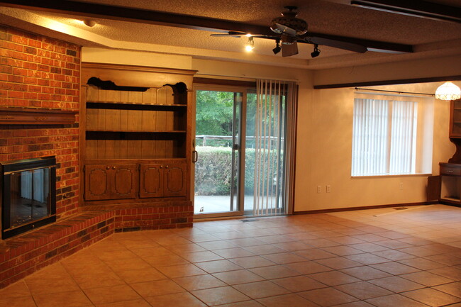 Building Photo - 517 Partridge Ln