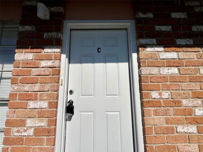 Foto del edificio - 1042 W Village Ct