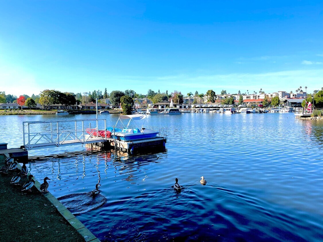 Primary Photo - Beautiful Lake-Side House (2/2) In Lake Sa...