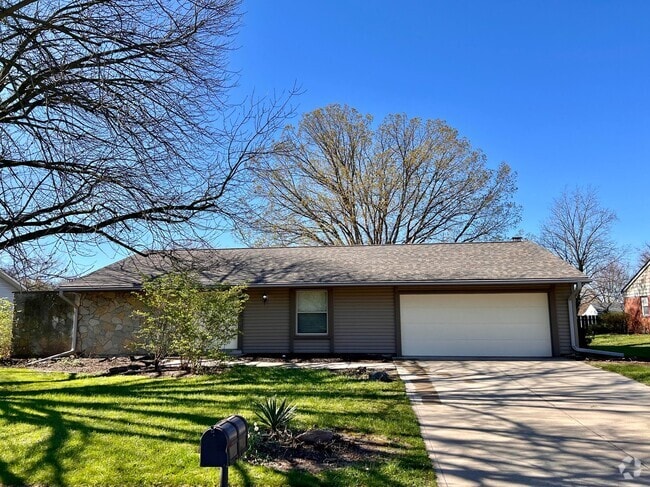 Building Photo - 6827 Azalea Dr