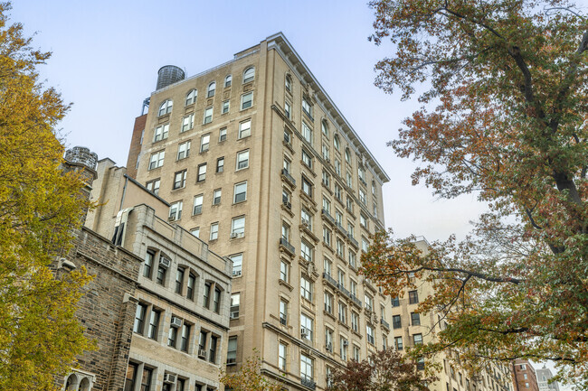 Building Photo - Luxor Apartments