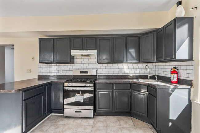 KITCHEN - 76 N 17th St