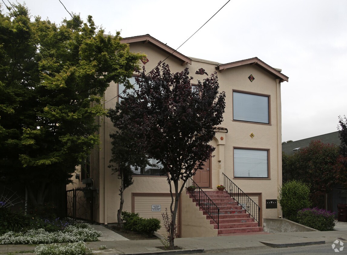 Building Photo - 861-863 46th St