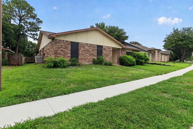 Building Photo - 3104 Canterbury Ln