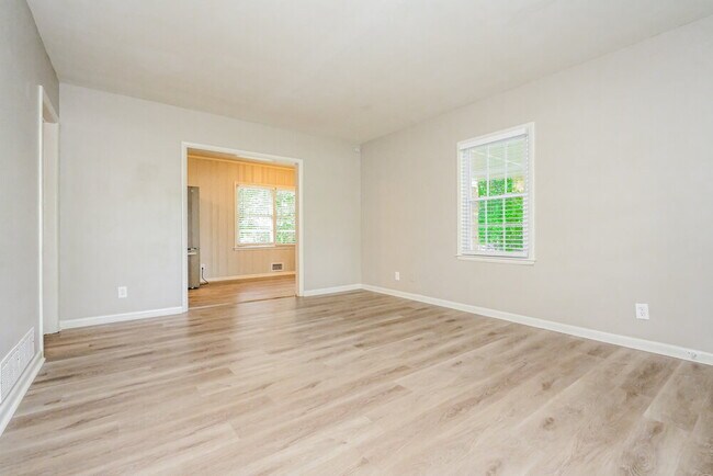 Foto del edificio - 4682 Glenwood Rd