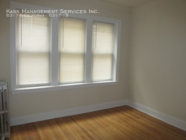 Building Photo - Nice 2BR w/Heat! 1st Floor (63rd California)