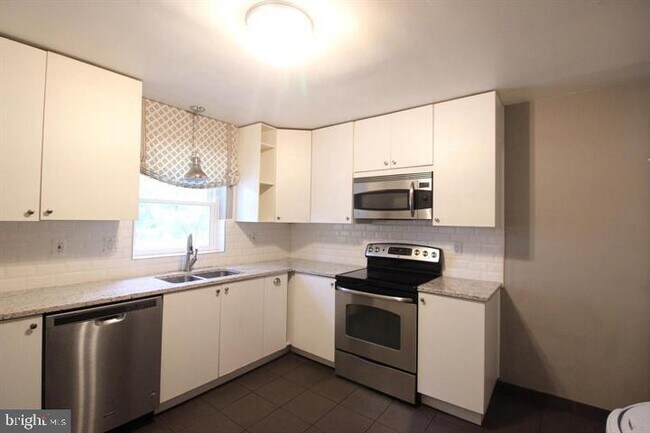 Foto del edificio - 4401 Jackson Pl