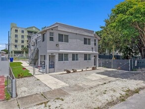 Building Photo - 600 NW 25th Ct