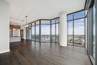 Building Photo - 9757 Katy Fwy