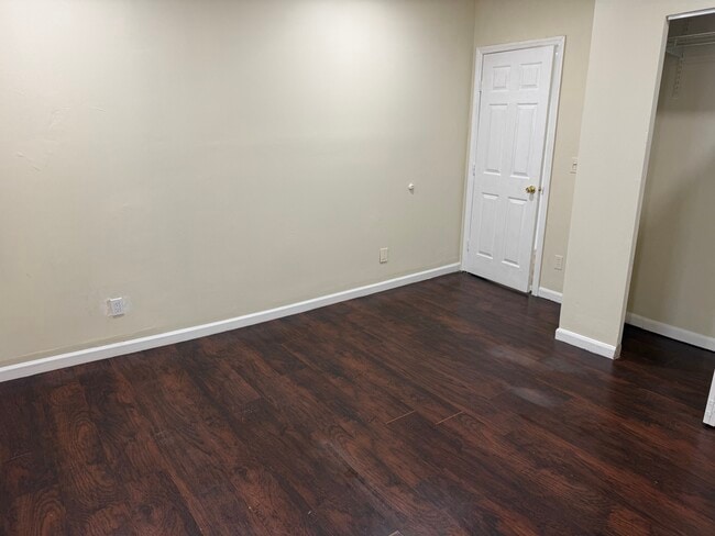 Building Photo - 607 Lincoln Hwy