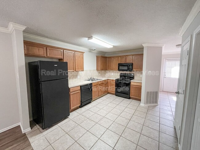 Foto del edificio - 621 N Elkhart Ave