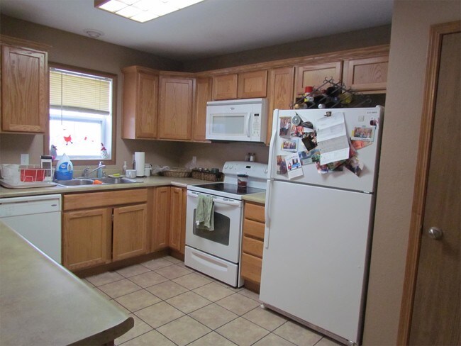 Building Photo - 1504 Brookside Dr