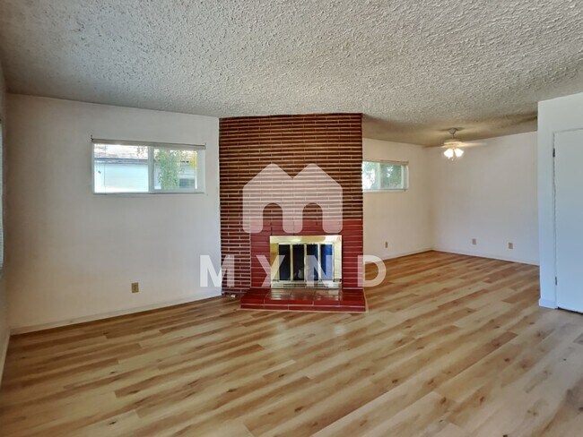 Foto del edificio - 1240 Brentwood Dr