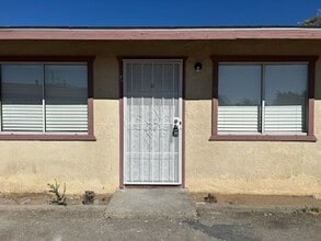 Building Photo - 512 W Atkins Ave
