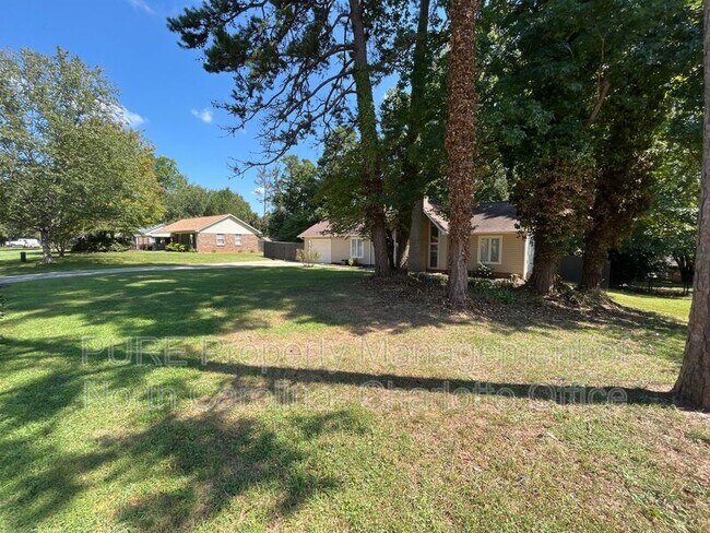 Foto del edificio - 1226 Grace Meadow Dr