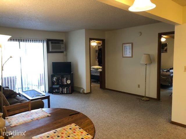 Building Photo - 2 br, 1 bath  - 1006 Oakcrest St Apt 212