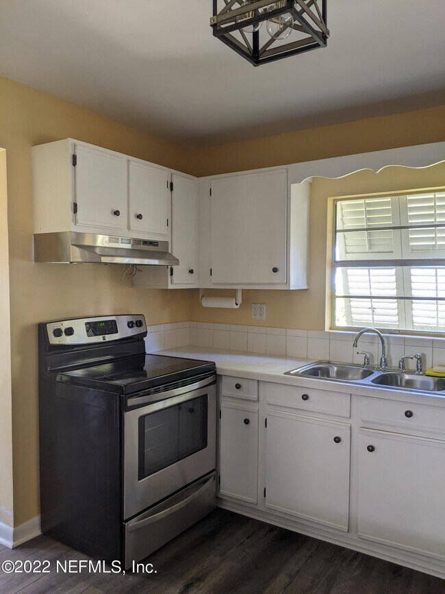 Building Photo - 164 Gault St