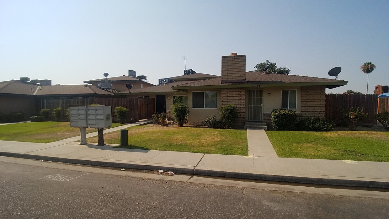 Primary Photo - 5905 Nogal Ave