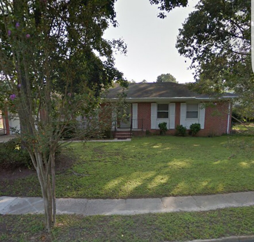 Building Photo - 301 Meadow Creek Dr