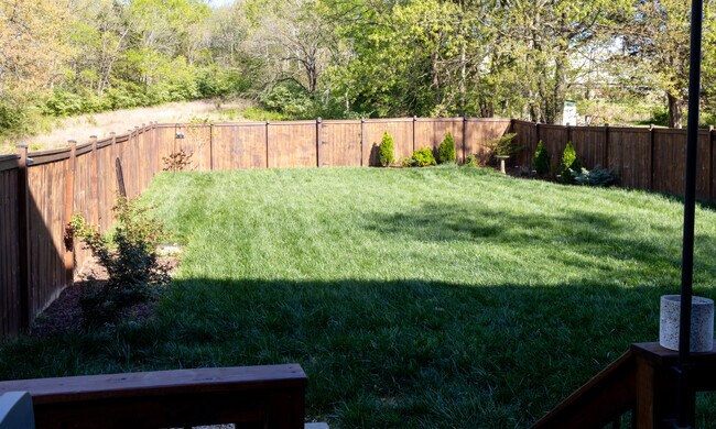 Foto del edificio - 3051 Hillside Rd