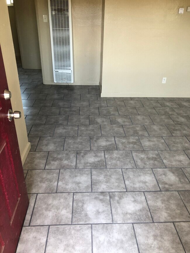 Entrada - 708 Bowles St