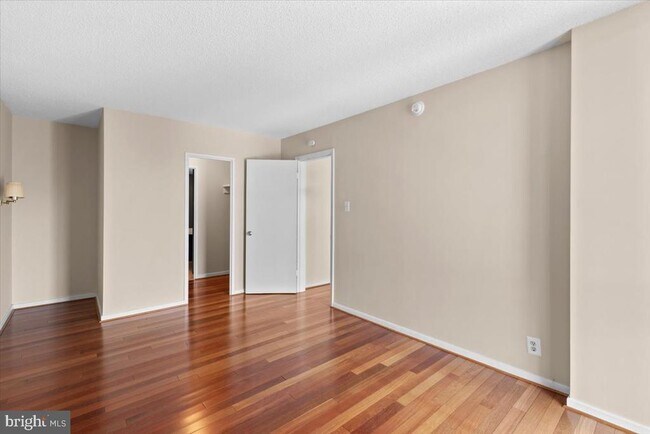 Building Photo - 1250 4th St SW