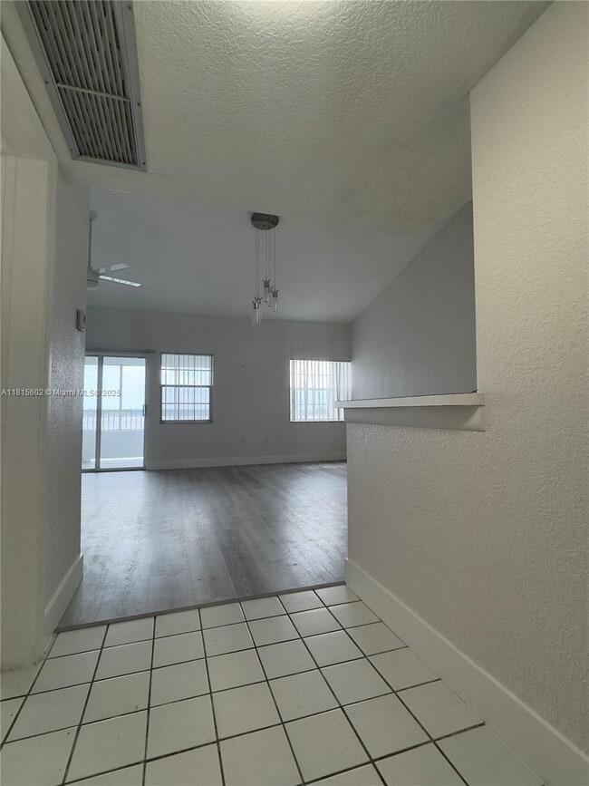 Building Photo - 2811 N Oakland Forest Dr