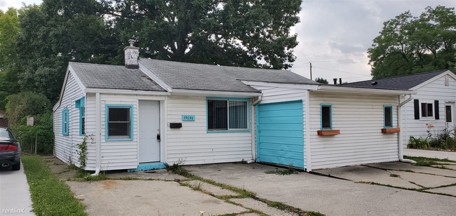 Building Photo - 2 br, 1 bath House - 19036 E 13 Mile Rd