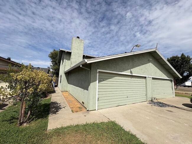 Building Photo - 276 Camellia Way
