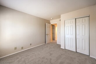 Building Photo - 3683 Villa Knolls E Dr
