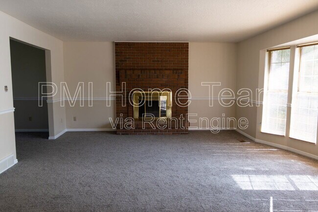 Building Photo - 5095 Taylor Ave