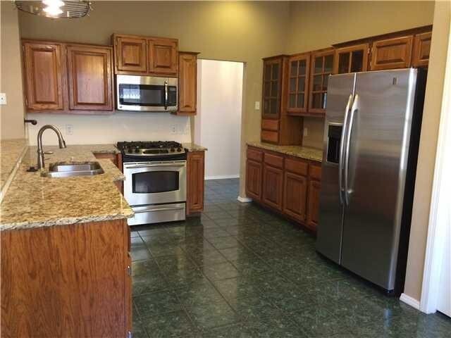Building Photo - Great Home - Open Floor Plan - Storm Shelter